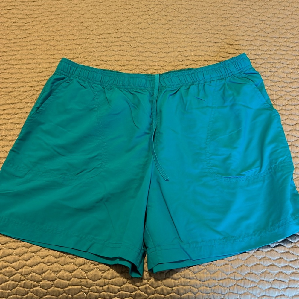 Elastic waist fishing shorts.